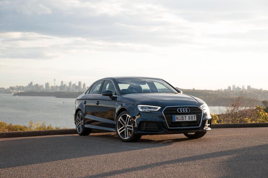  Audi A3 Sedan 40 TFSI S-Line (8V) 2018 года  (AU) (фото 1 из 24)